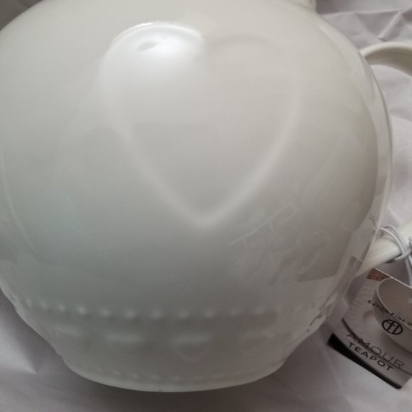 Eaton Fine Dining Embossed Amour Teapot - Picture 4 of 9
